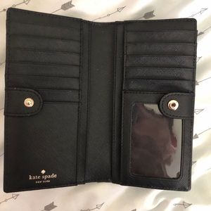 kate spade Bags - Kate Spade bi-fold wallet kate spade Bags - Kate Spade bi-fold wallet